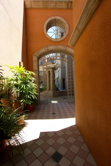 A large coridoor in the Columbia Place community complex located in Downtown San Diego CA