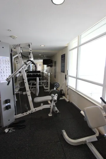 Well equipped fitness room for staying in shape at Discovery.
