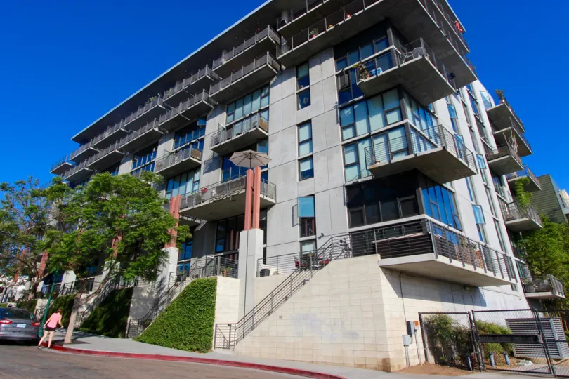 Doma is comprised of two distinct buildings in historic Little Italy, and is surround by Kettner Boulevard, Fir, Date, and California streets offering easy walkability to a myriad of amazing restaurants, shops, and services.