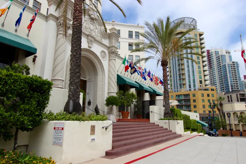 A castle in the El Cortez reminding me off the Dreams Garden at city.