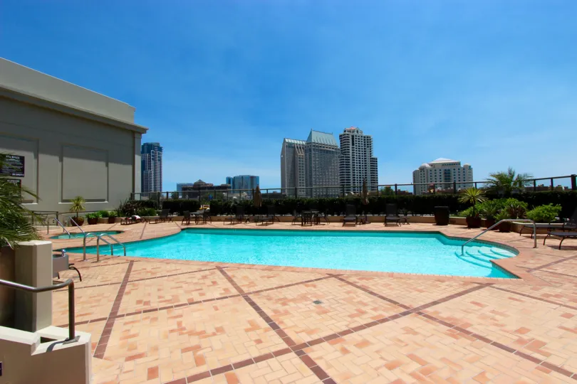 A pool in the Electra reminding me off the movie Good Bad and The Ugly.