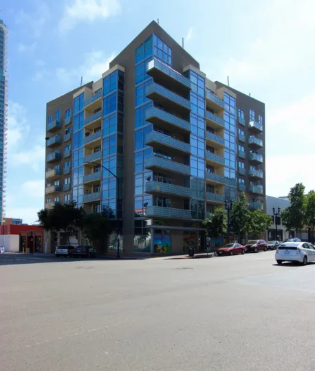 this build for living and in first floor for shopping i think and the road has cars too