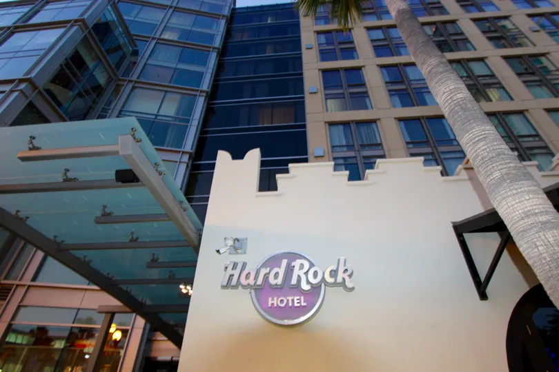 A SUNNY DAY IN HARDROCK HOTEL AND THE LONG TREE AND SOME LIGHTING EFFECT