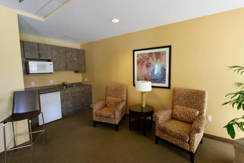 Kitchenette with sitting area for enjoying your time at Horizons.