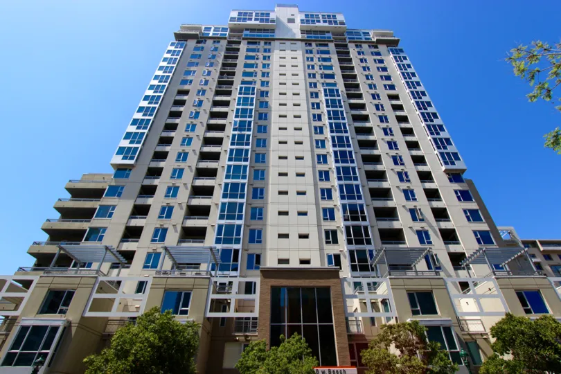 A very tall building with landscaping and architectural details in La Vita