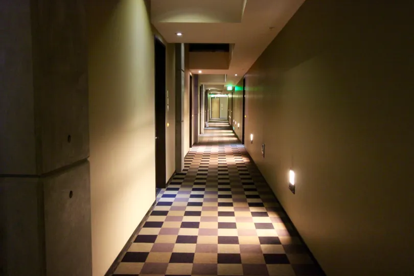A day in the area of M2i, inside, hallway, lights, door, dark