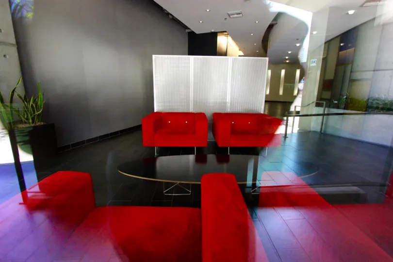 Incredible and pleasing decor with contrasting colored and modern furniture at M2i