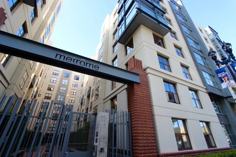sunny apartment complex with georgous views the in Metrome community!