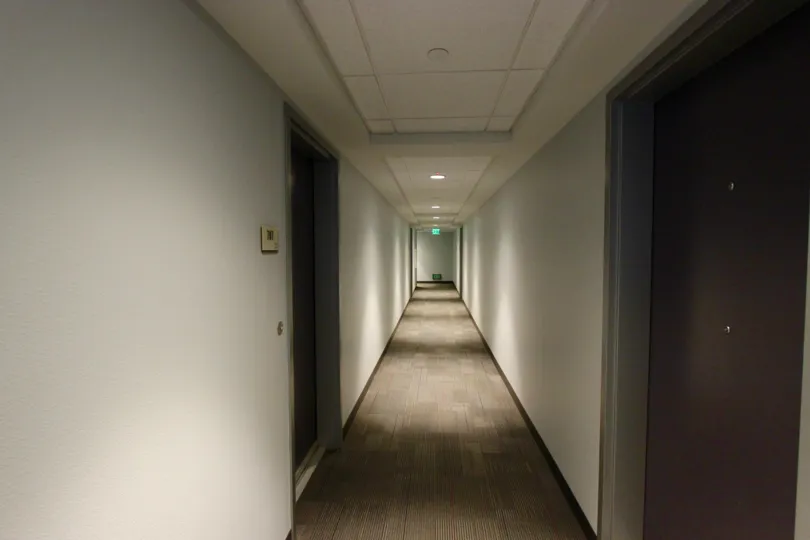This is the warranda of the hotel which have a lot of rooms, light lamps and switches in the community of Nexus