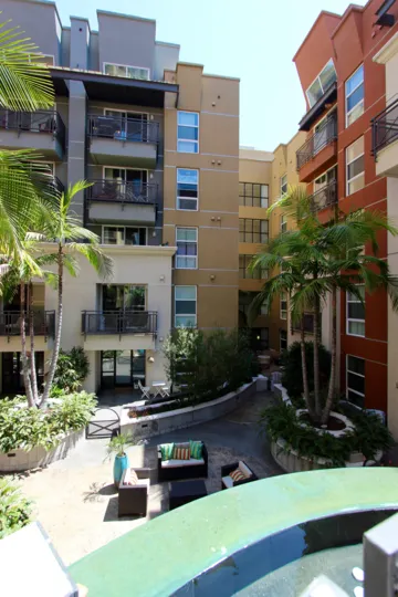 Park Blvd West, City: Downtown San Diego, nice buildings and there are many balconies