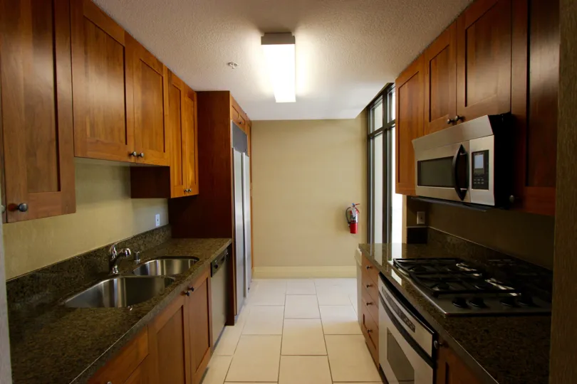 Gourmet kitchen with gorgeous granite counters at Park Place.