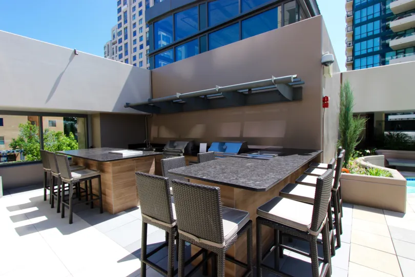 Downtown San Diego sunny rooftop deck with hot tub in Pinnacle community