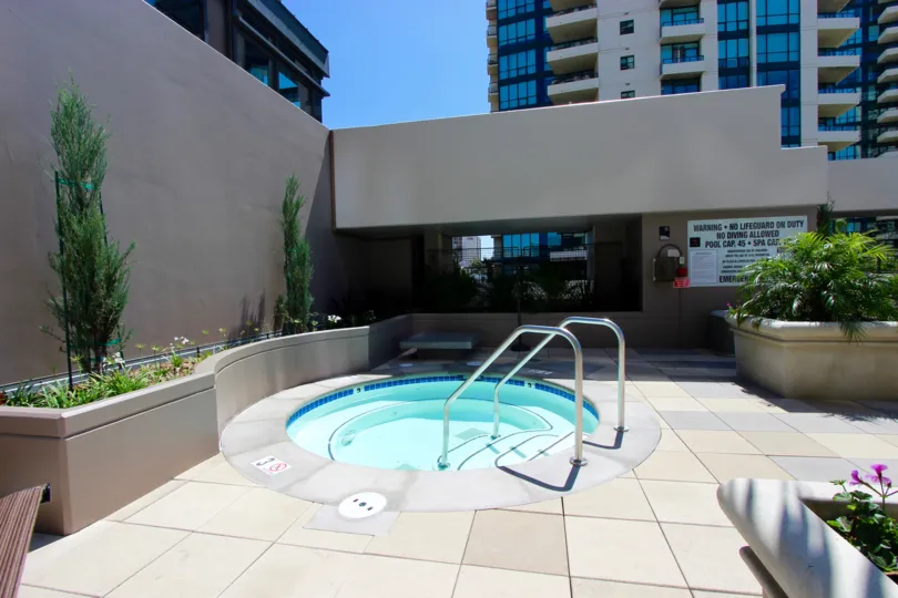 Hot tub for relaxing and reinvigorating at Pinnacle.