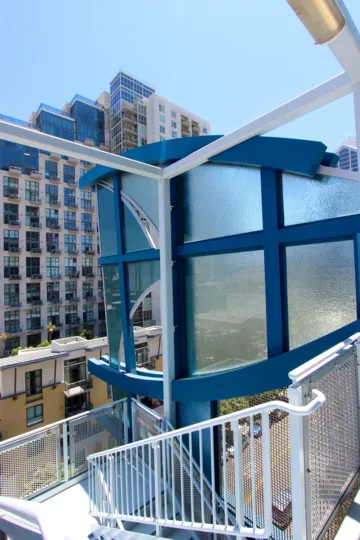 A warm and sunny morning at the Saphire Tower with views of its stupendous architecture and balconies and stairwell