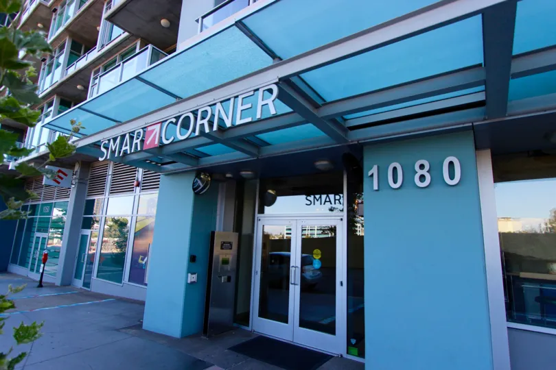 Large Blue leasing office with huge windows for Smart Corner
