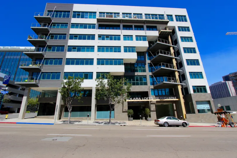 Awesome architecture mirror building in solara lofts