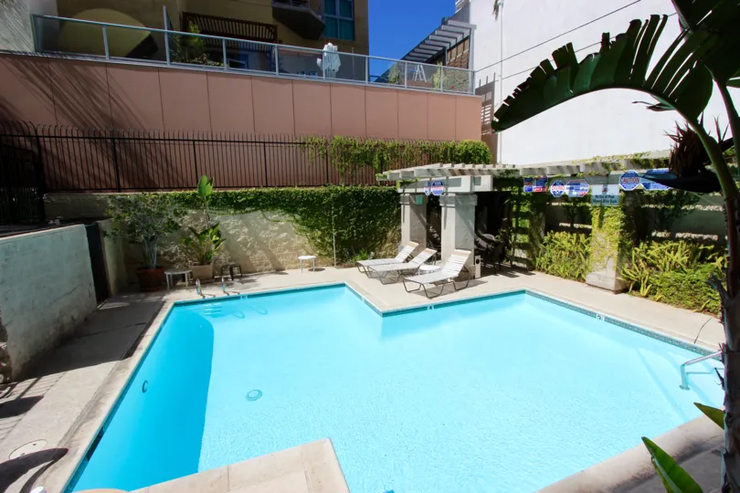 Good Building with Swimming Pool of Symphony Terrace in Downtown San Diego