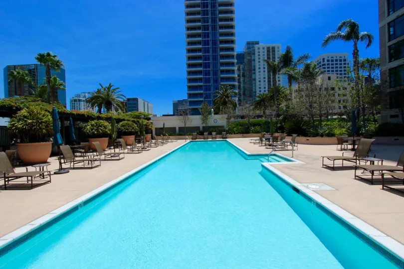 The Grandeconsists of two, almost identical luxury high-rise towers.