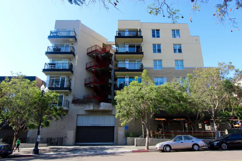 a nice residential building in the neighbourhood of village walk in downtown san diego