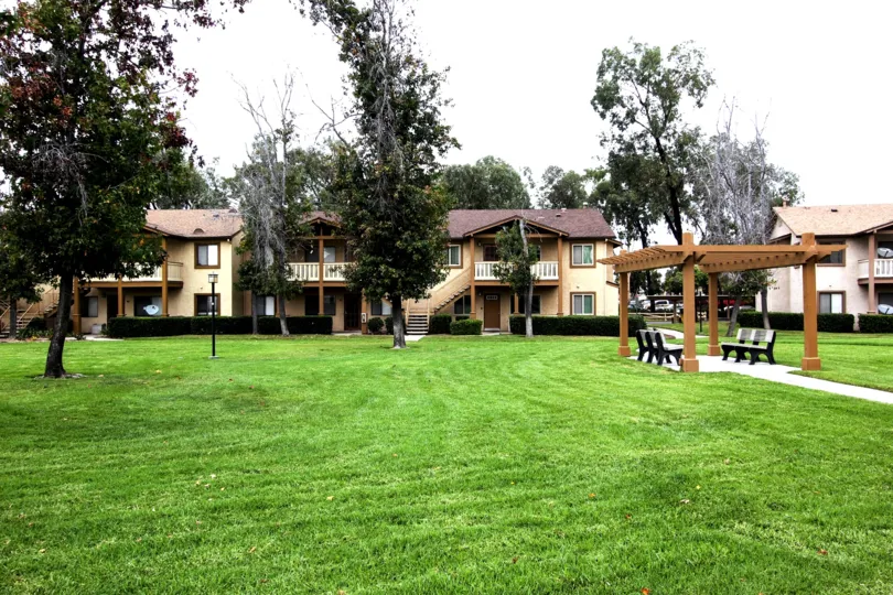 A BEAUTIFUL BIG VILLA AND A NICE GARDEN AND IT LOOK LIKE A HUGE ONE FOR SO MANY PERSONS