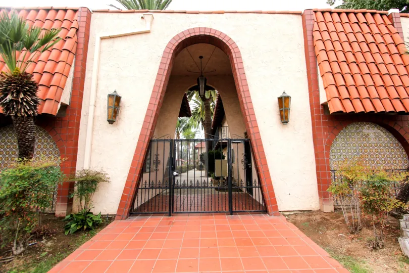 a most attractive and beautiful Anza Palms with beautiful tree comfortable climate clean way visit with with family in weekend