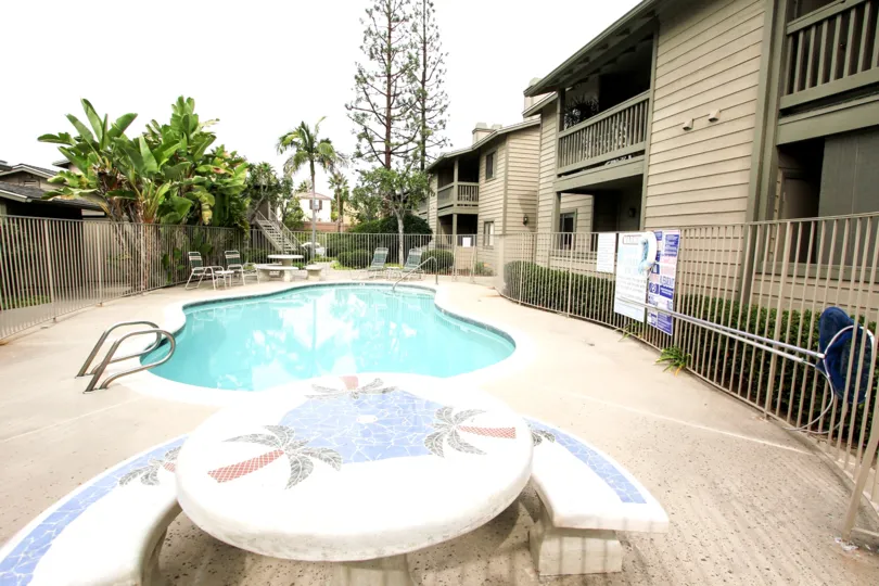 A pool with a table with a palm tree design in Broadway Timbers
