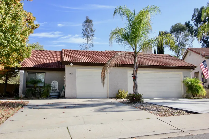 a home in Cottonwood Meadows on a sunny day showing driveway and vegetation