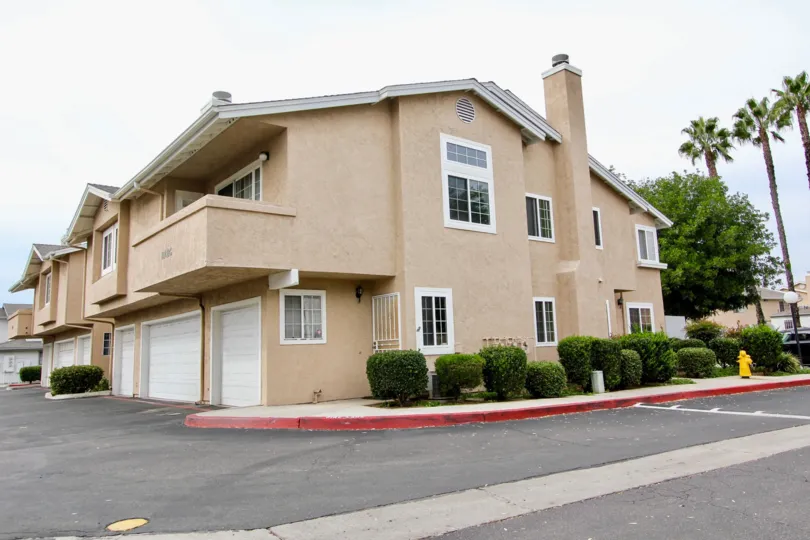 BEAUTIFUL AND LONG MOST ATTRACTIVE BUILDING WITH BALCONY AND ATTRACTIVE