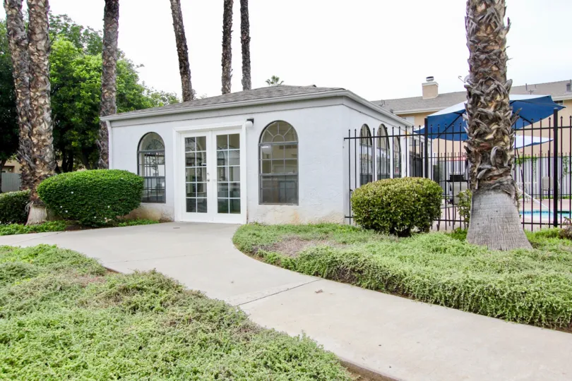 A BEAUTIFUL BIG VILLA AND A NICE GARDEN AND IT LOOK LIKE A HUGE ONE FOR SO MANY PERSONS