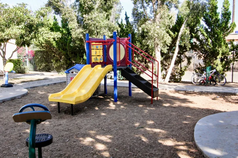 A sunny day in the Alta Murrieta park with children's playground and picnic tables