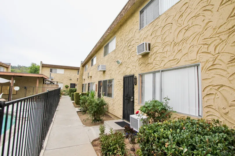 Emerald Villas El Cajon California houses with apartmens and pool