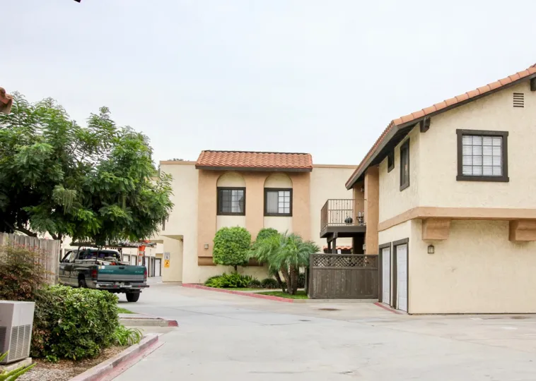Street view of the beautifully manicured homes in the Hermosa Villas Community of El Cajon, California.