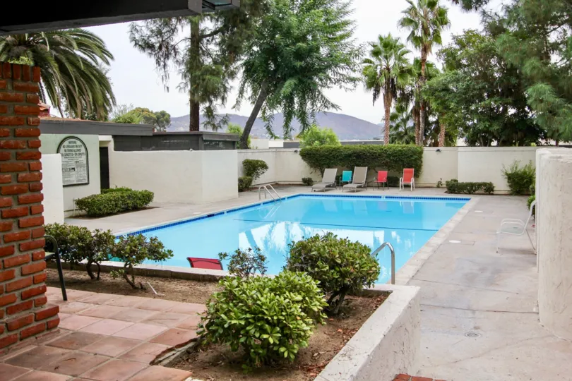 A beautiful poolside at the Lakeridge Park housing community