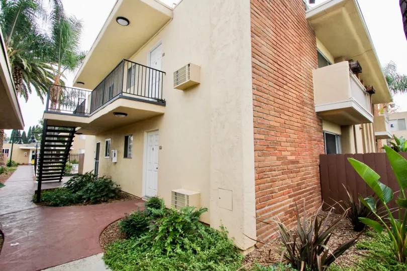 ALT="Madison Ave Condos Community at El Cajon in California"