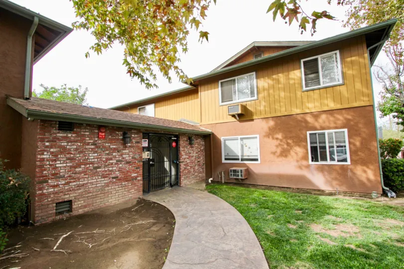 small and beautiful most attractive house with beautiful tree with comfortable climate visit with family in weekend