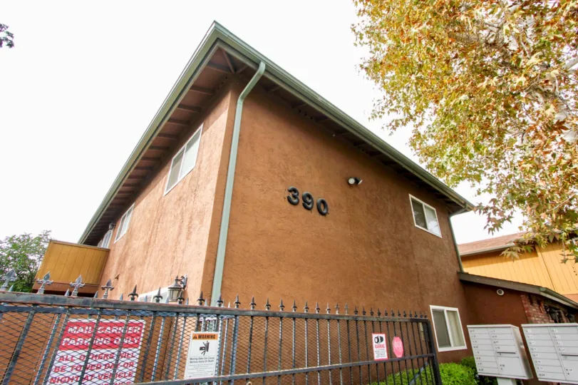small and beautiful most attractive house with beautiful tree with comfortable climate visit with family in weekend