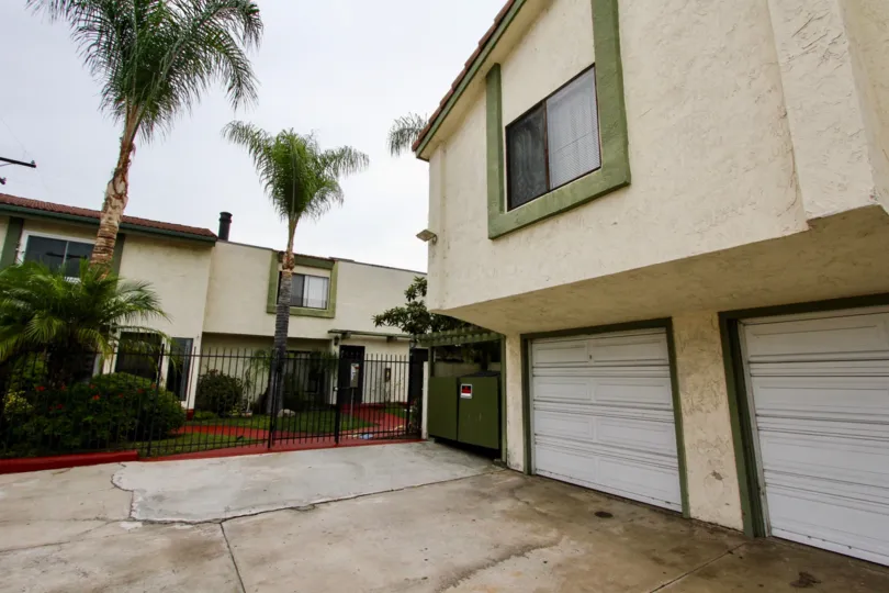 Mark Manor El Cajon California house with 2 garages and a fence