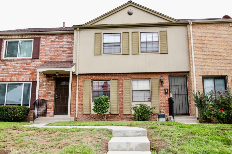 You can rest quite nice at the community of Mollison Townhomes located in the interesting city of El Cajon in the great California