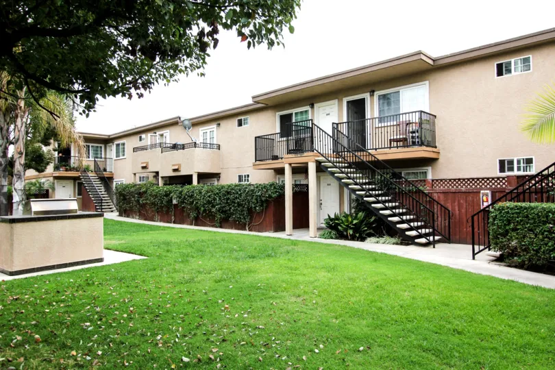 The place in the Mollison Villas II with grass land and tree
