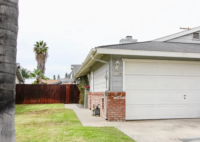 Residence with garage and yard at Oak Creek Glen in El Cajon CA