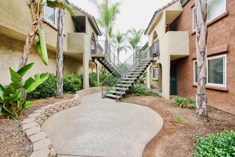 A BEAUTIFUL BIG VILLA AND A NICE TRESS AND IT LOOK LIKE A HUGE ONE FOR SO MANY PERSONS