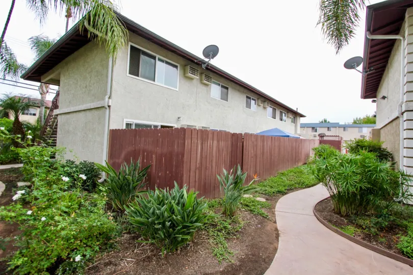 Orlando Manor 's Beautifully Made buildings and Apartments, El Cajon, California