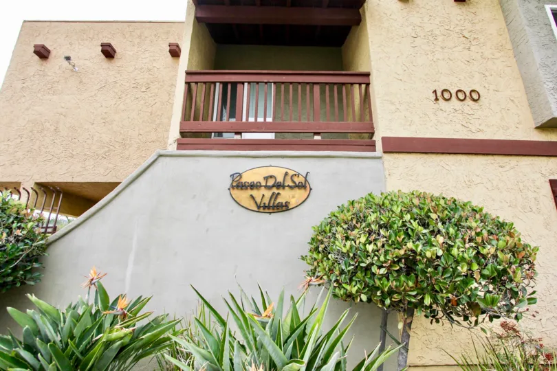 most attractive fabulous house with balcony and beautiful garden with clean way and comfortable climate visit with family in weekend