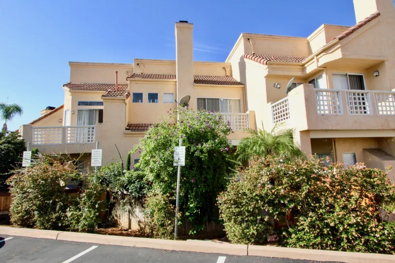 a most attractive bungalow with beautiful tree and garden comfortable climate clean way visit with with family in weekend