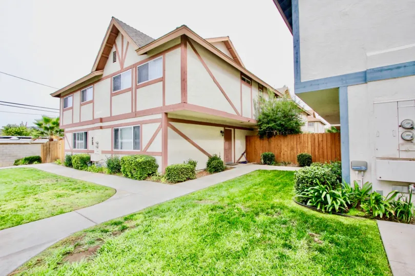 Charming home with amazing Views, in the Beautiful town of Crest! Imagine the gorgeous Sunset dinners on the back patio overlooking the Ocean! Home is turn-key, granite counter tops, newer kitchen cabinets, bamboo flooring on top floor, A/C, dual payne wi