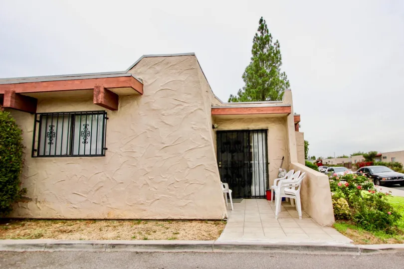 Small house with modern architecture in Scranton Palisades, El Cajon, California
