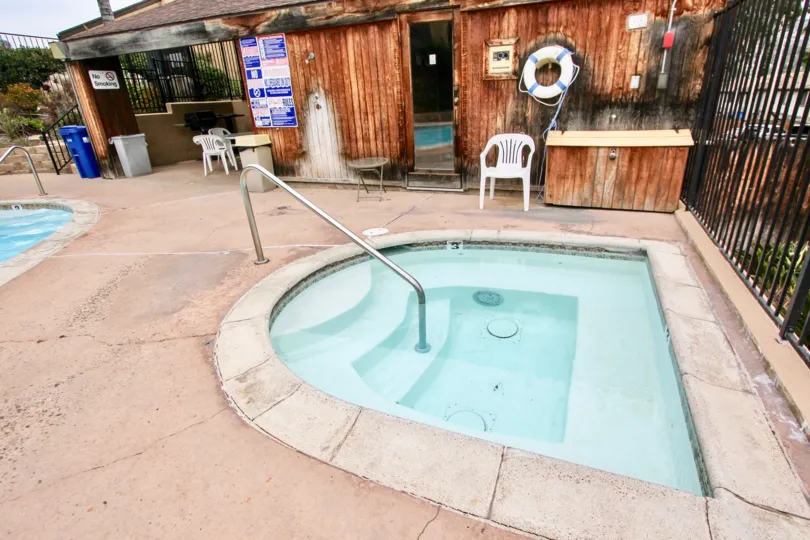 A sunny day in stone edge with nice and cool swimming pools. It looks out side area.