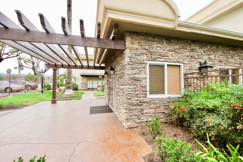 Beautiful and amazing house in Stonemark on Avocado in california