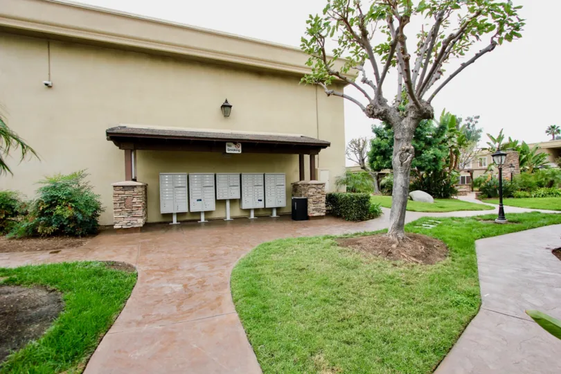 a most attractive and beautiful bungalow with beautiful lawn comfortable climate clean way visit with with family in weekend