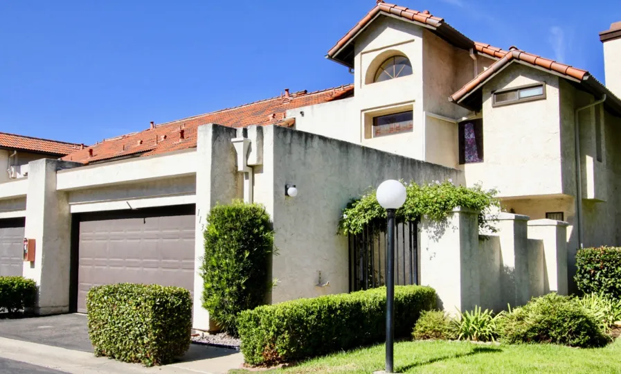 A sunny day in the area of Sunset Hills Terrage, garage tree, stret light